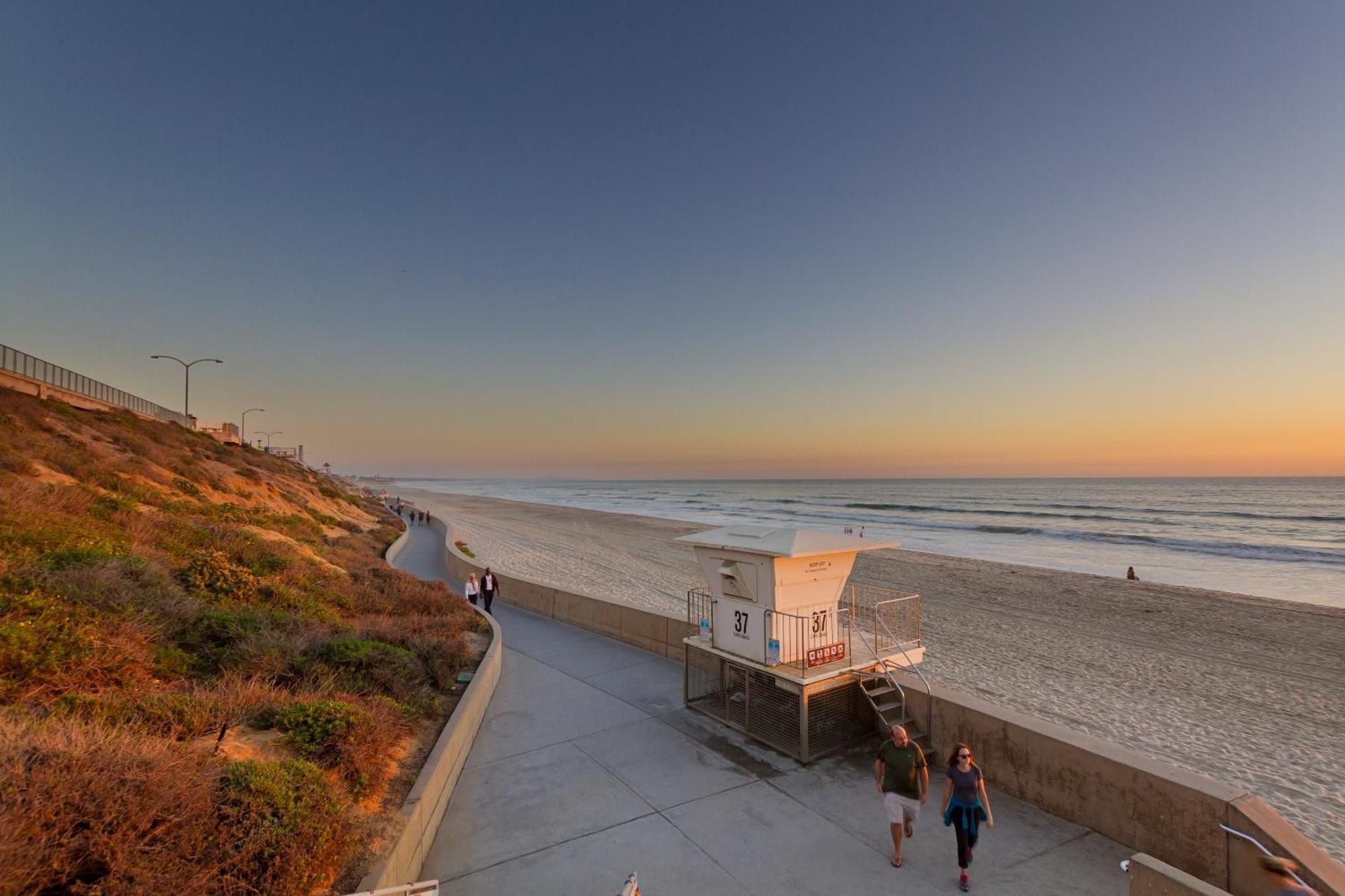 Walk To The Beach - Outdoor Dining - Spacious Villa Carlsbad Exterior photo